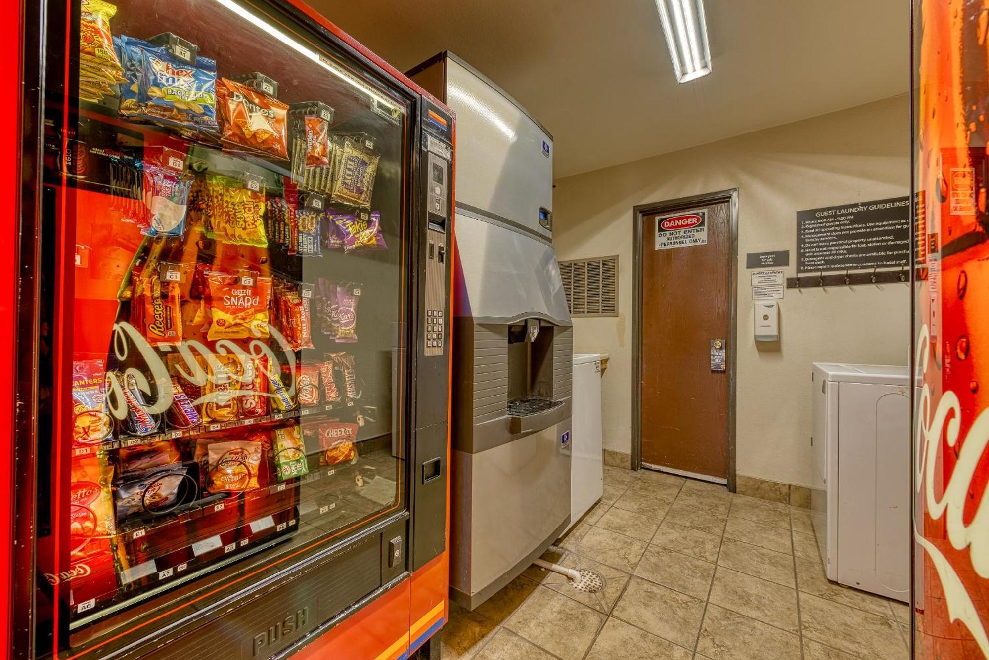 Super 8 By Wyndham Alamosa Motel Exterior photo