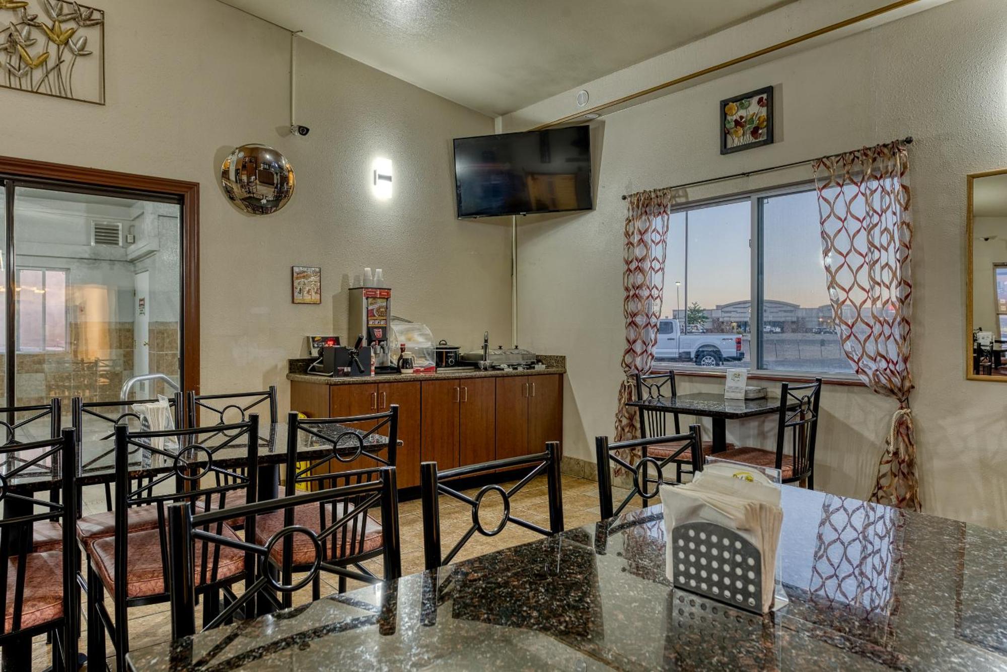 Super 8 By Wyndham Alamosa Motel Exterior photo