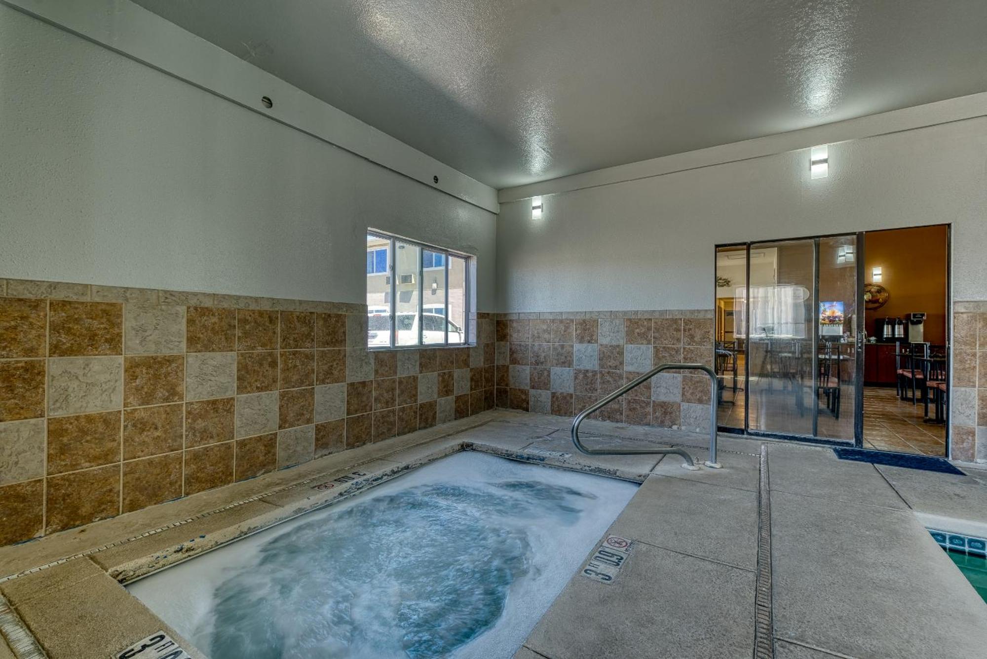 Super 8 By Wyndham Alamosa Motel Exterior photo