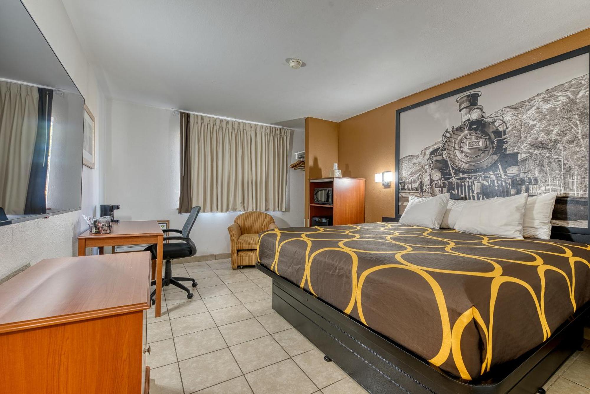 Super 8 By Wyndham Alamosa Motel Room photo