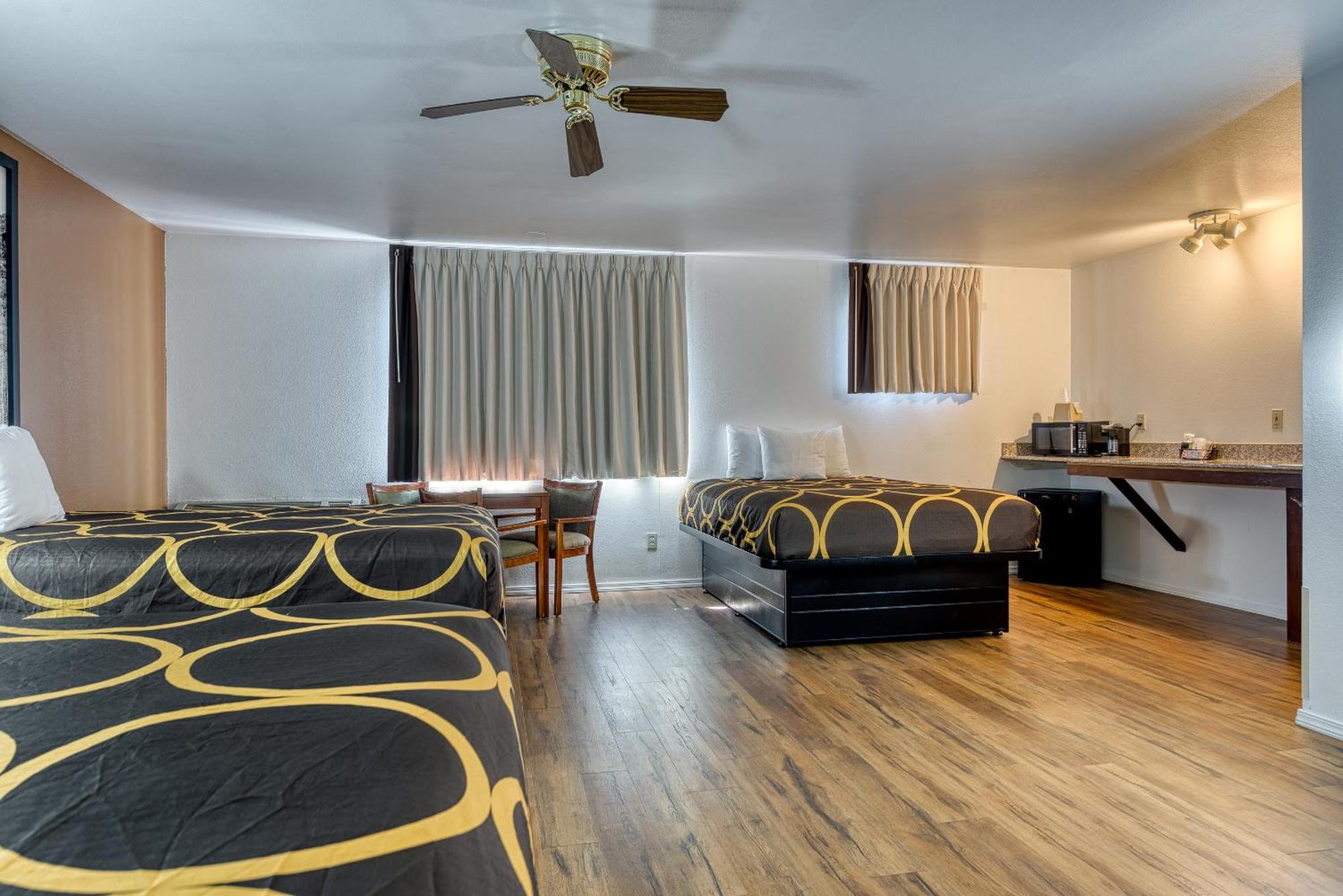 Super 8 By Wyndham Alamosa Motel Room photo
