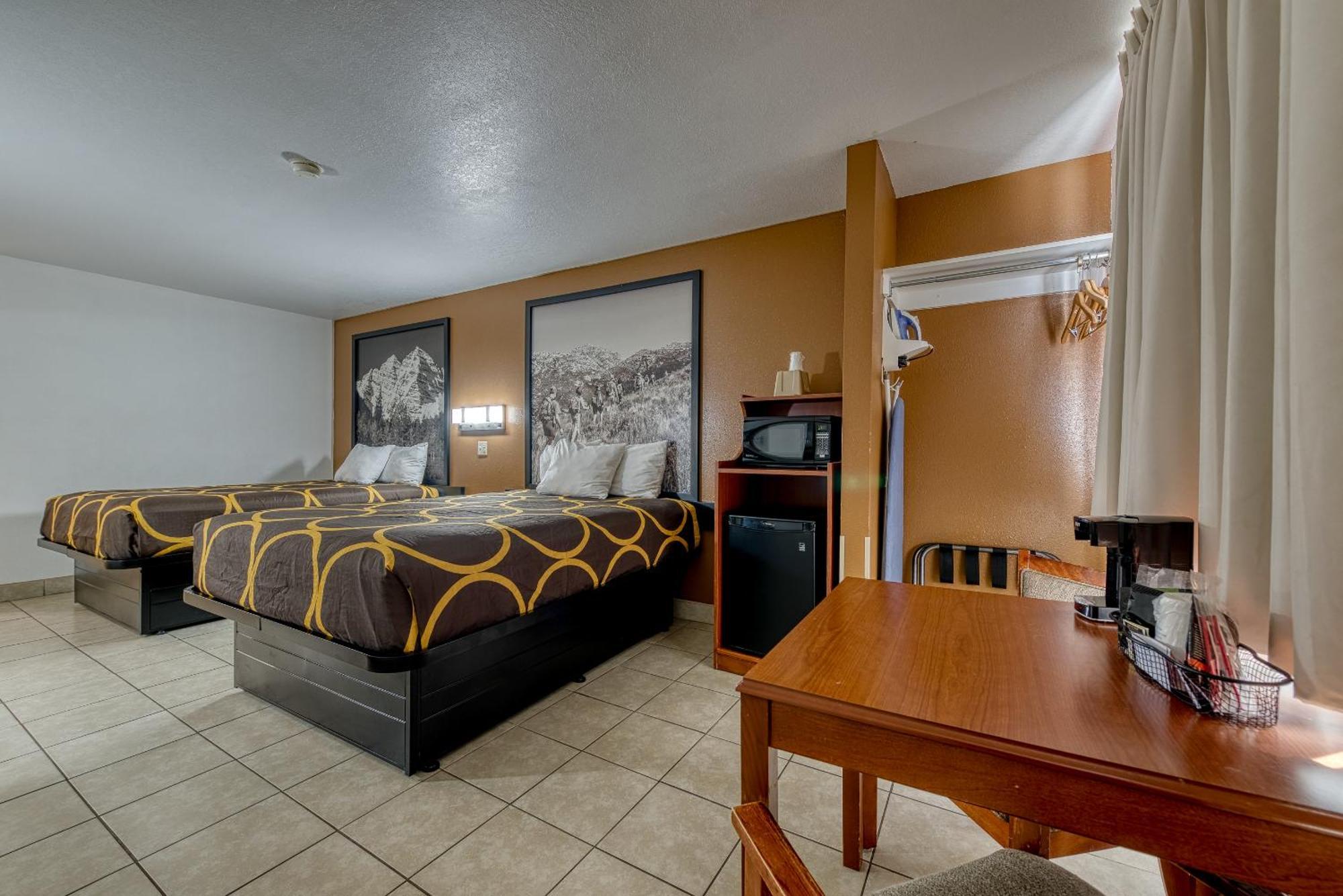 Super 8 By Wyndham Alamosa Motel Room photo