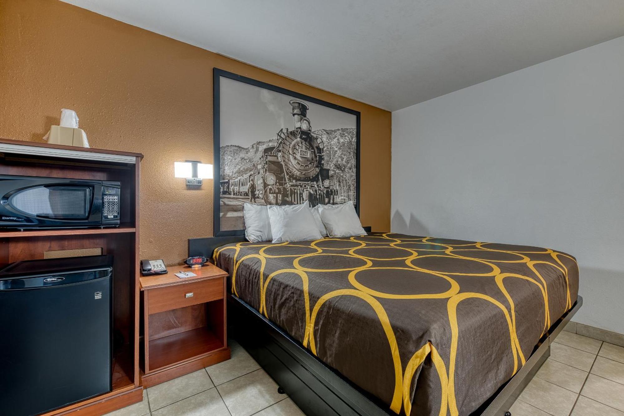 Super 8 By Wyndham Alamosa Motel Room photo