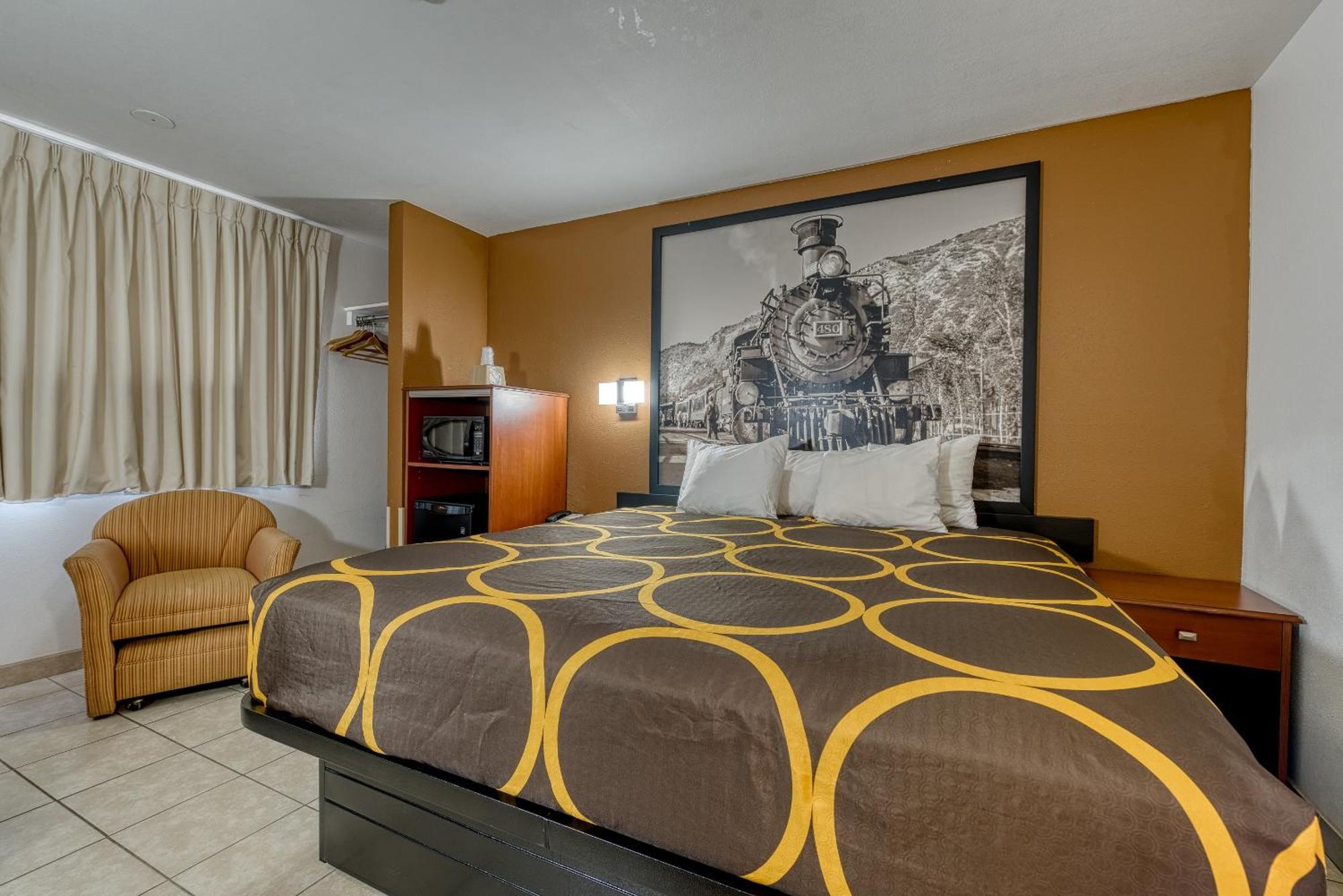 Super 8 By Wyndham Alamosa Motel Room photo