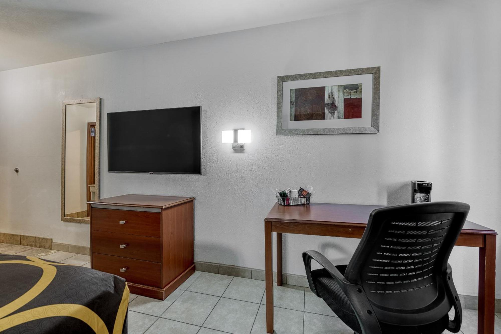 Super 8 By Wyndham Alamosa Motel Room photo