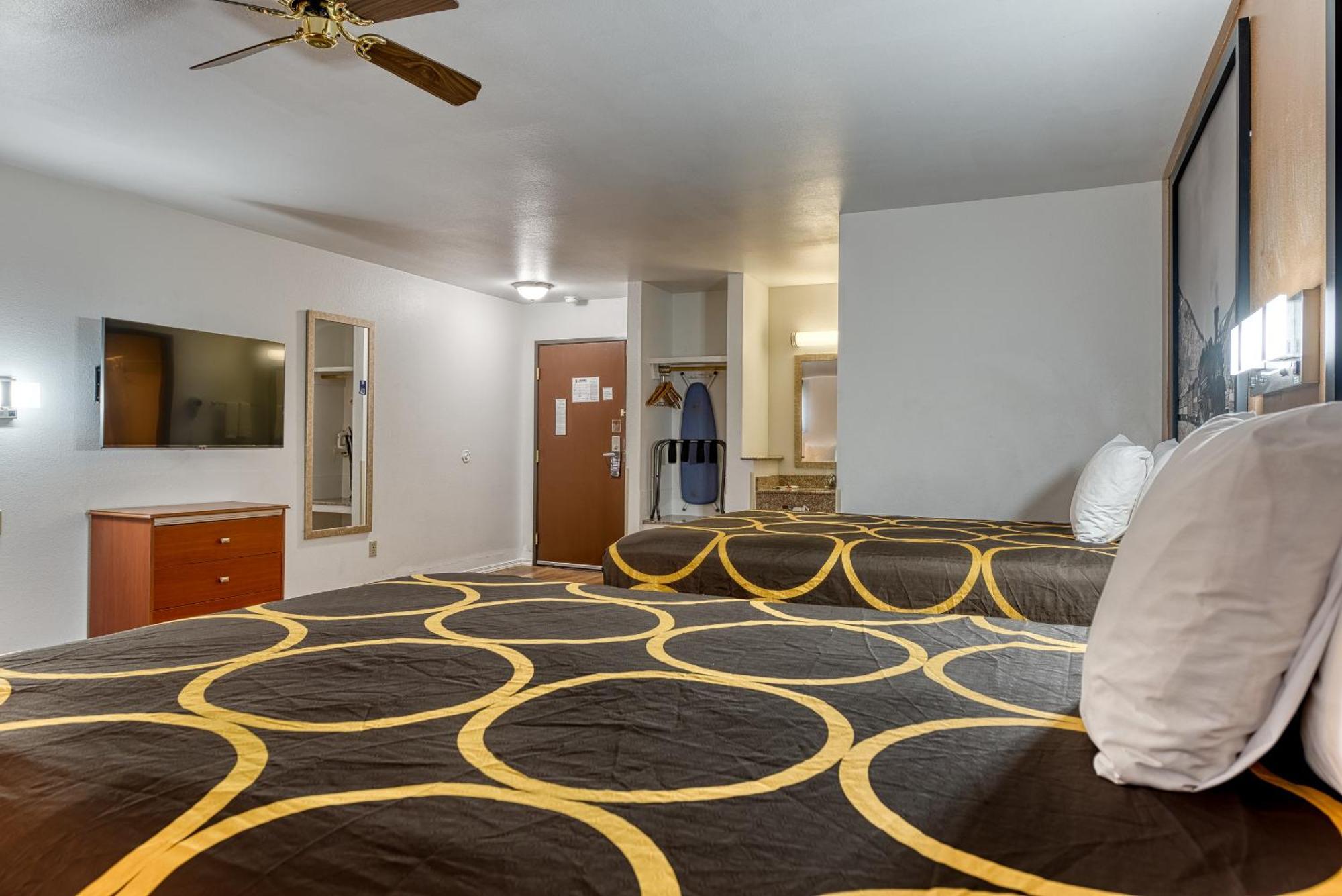 Super 8 By Wyndham Alamosa Motel Room photo