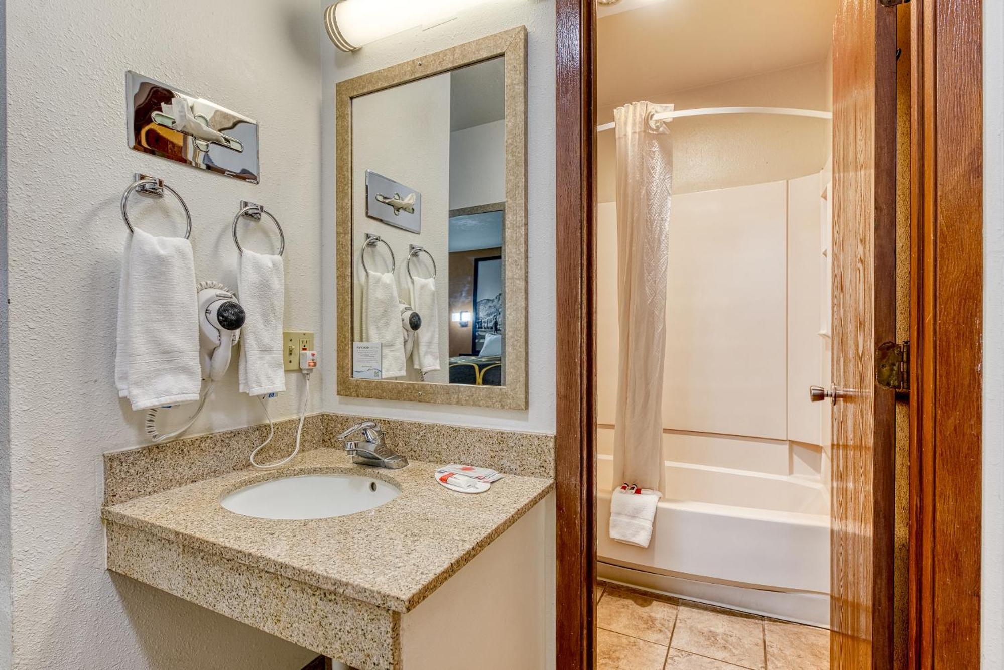 Super 8 By Wyndham Alamosa Motel Room photo