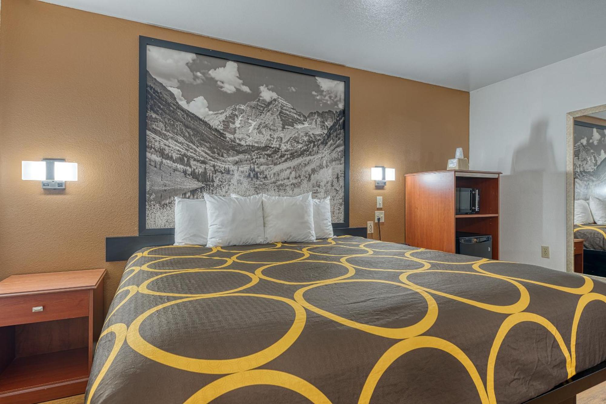 Super 8 By Wyndham Alamosa Motel Room photo