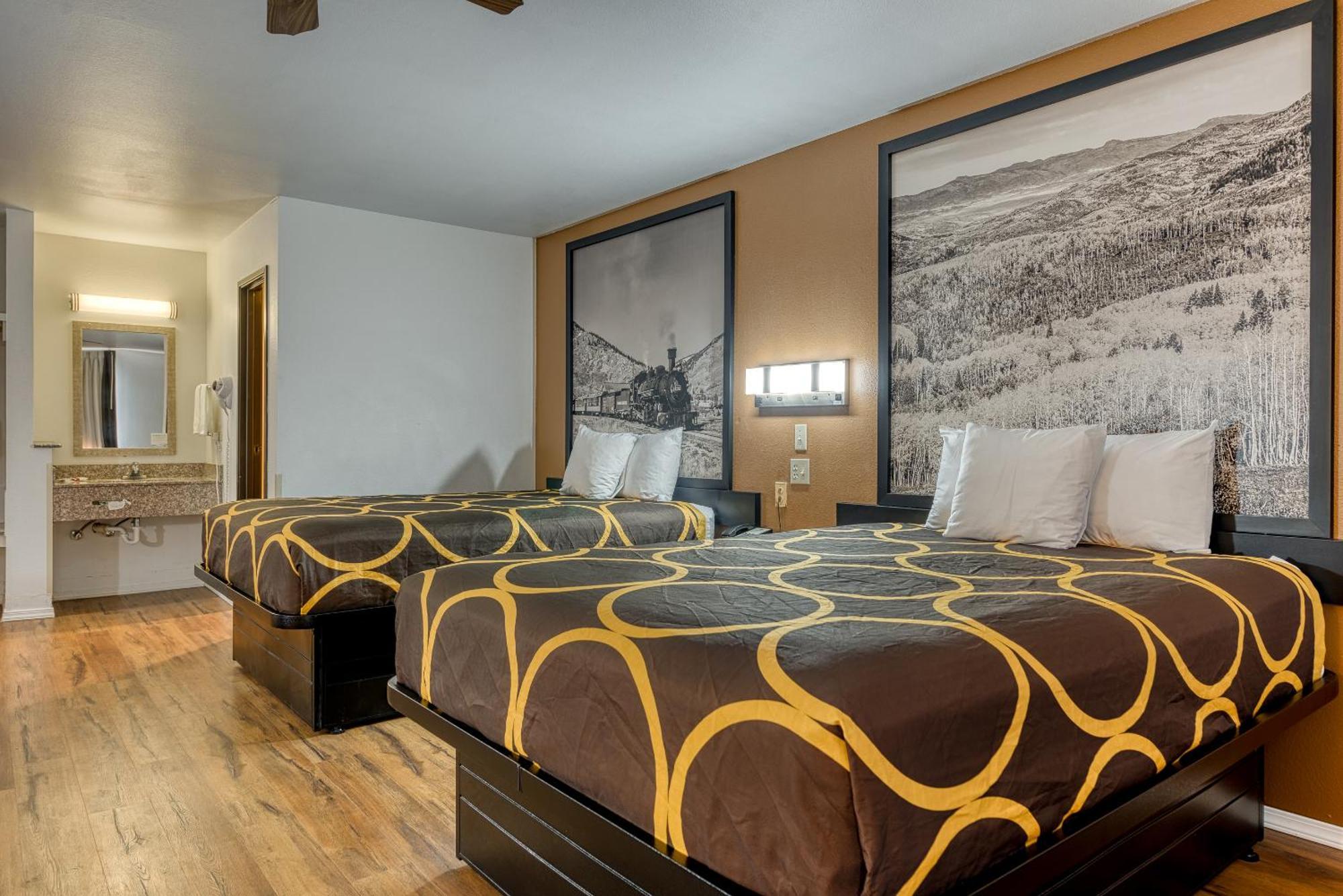 Super 8 By Wyndham Alamosa Motel Room photo