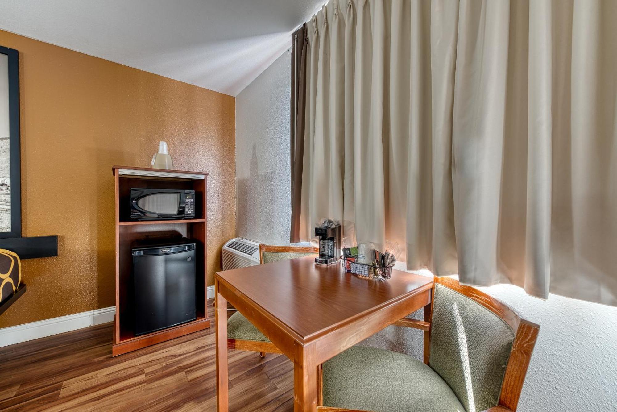 Super 8 By Wyndham Alamosa Motel Room photo