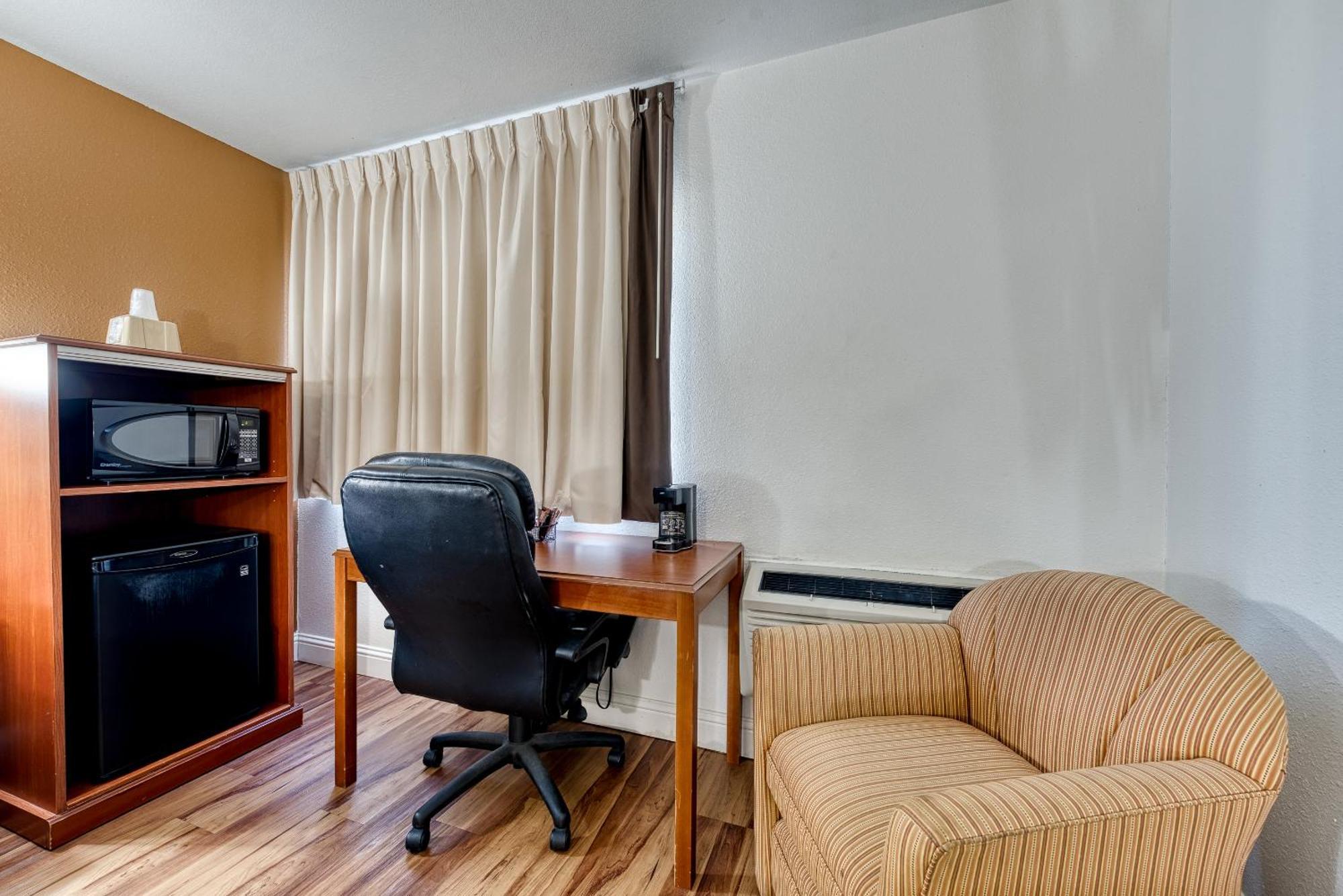 Super 8 By Wyndham Alamosa Motel Room photo