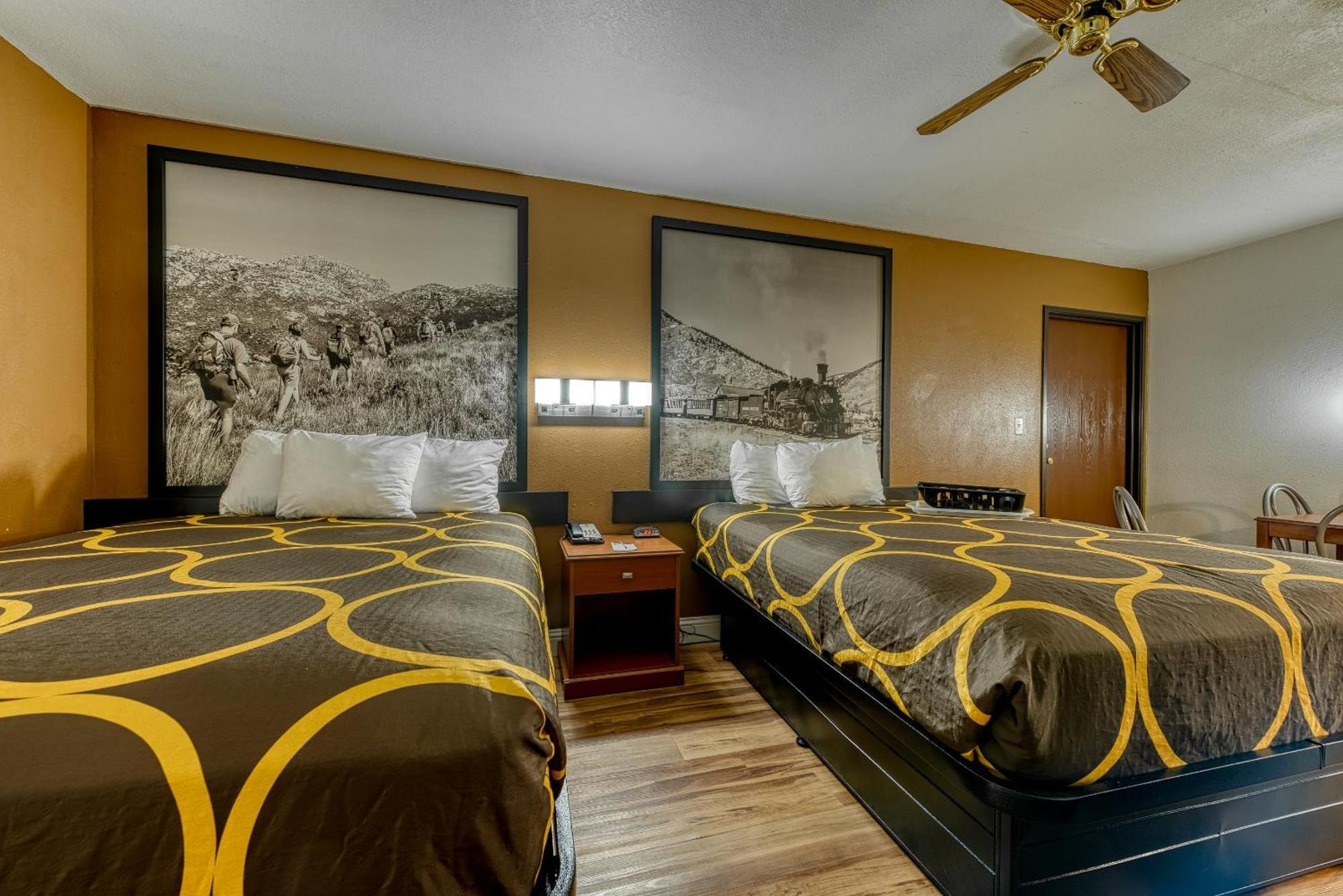 Super 8 By Wyndham Alamosa Motel Room photo