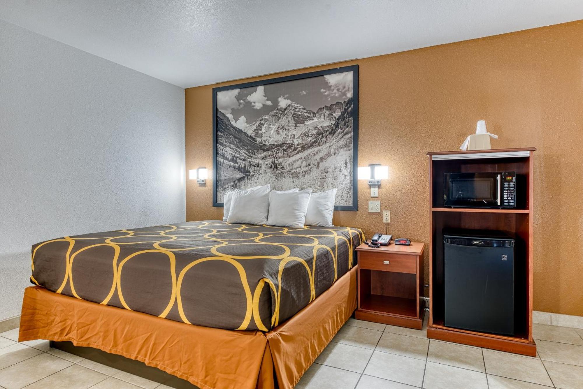 Super 8 By Wyndham Alamosa Motel Room photo