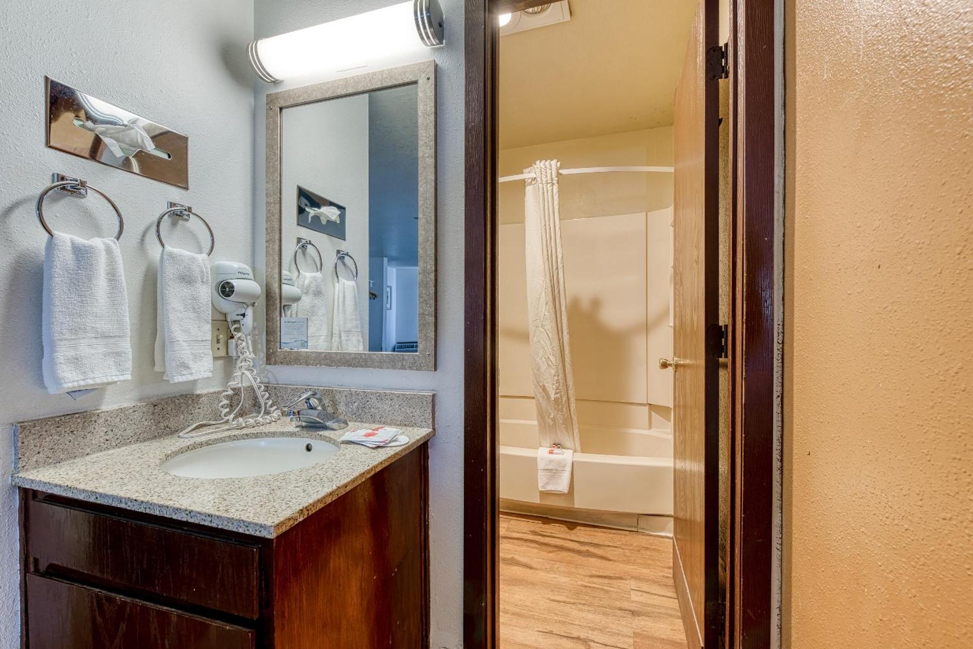 Super 8 By Wyndham Alamosa Motel Room photo
