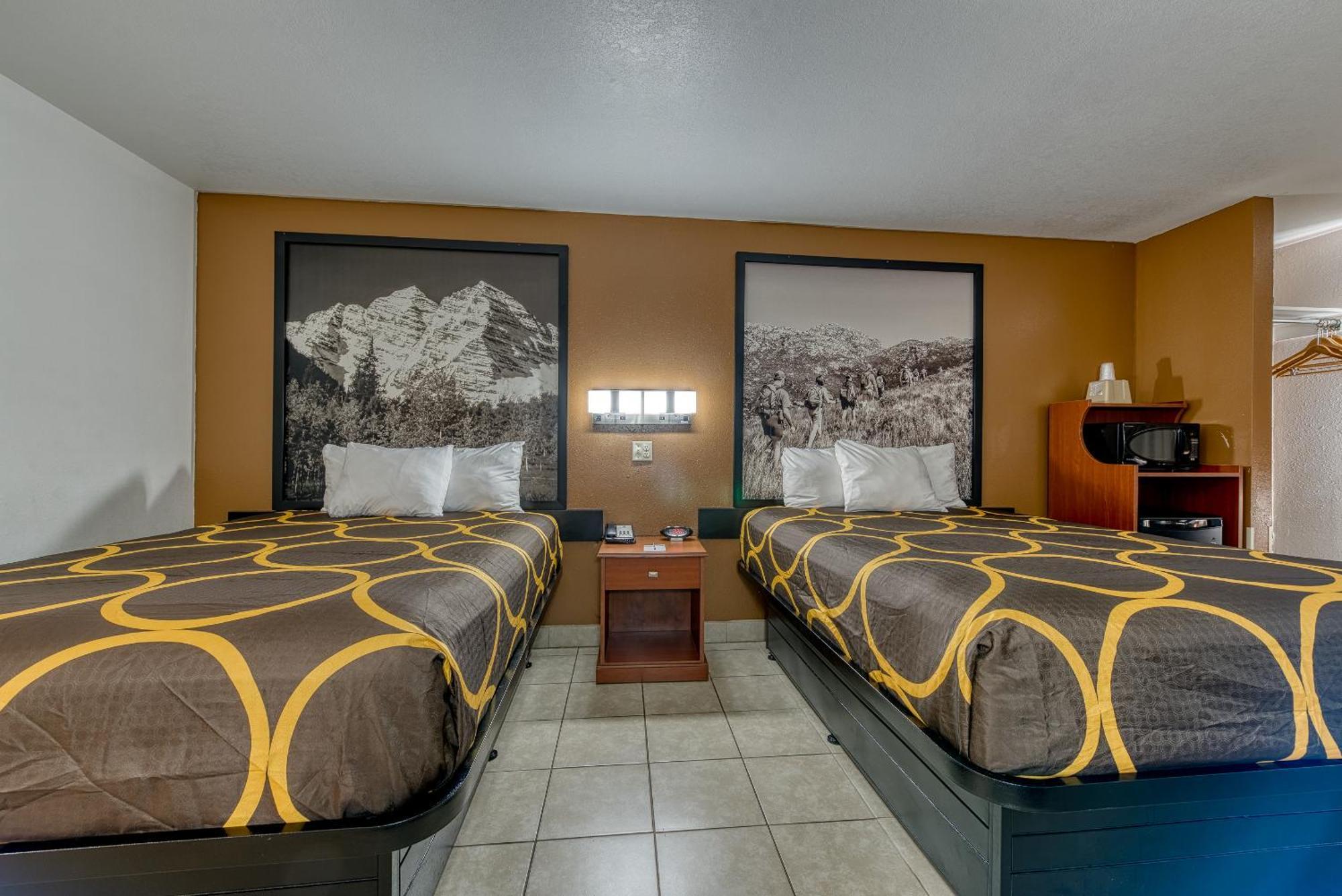 Super 8 By Wyndham Alamosa Motel Room photo