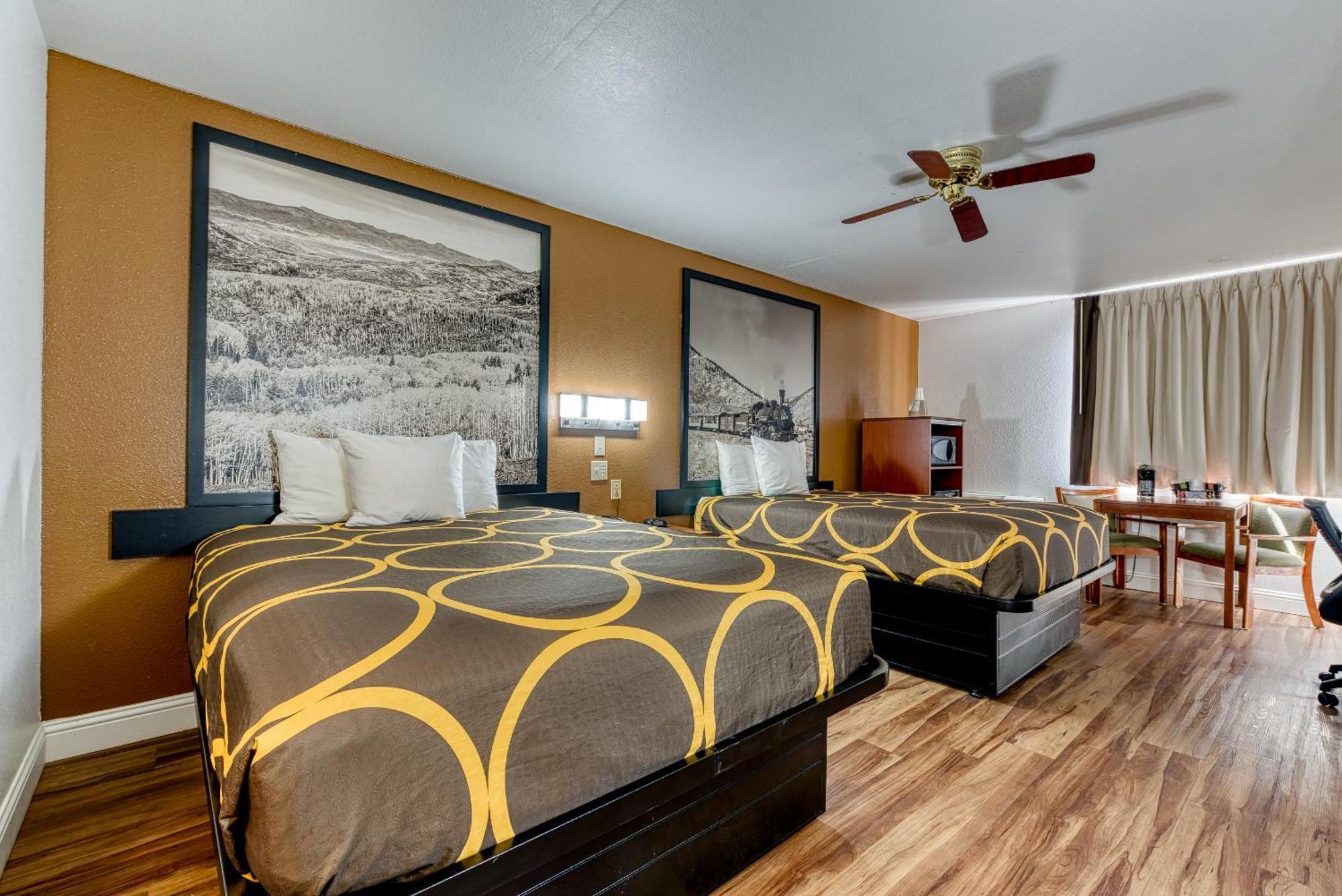 Super 8 By Wyndham Alamosa Motel Room photo