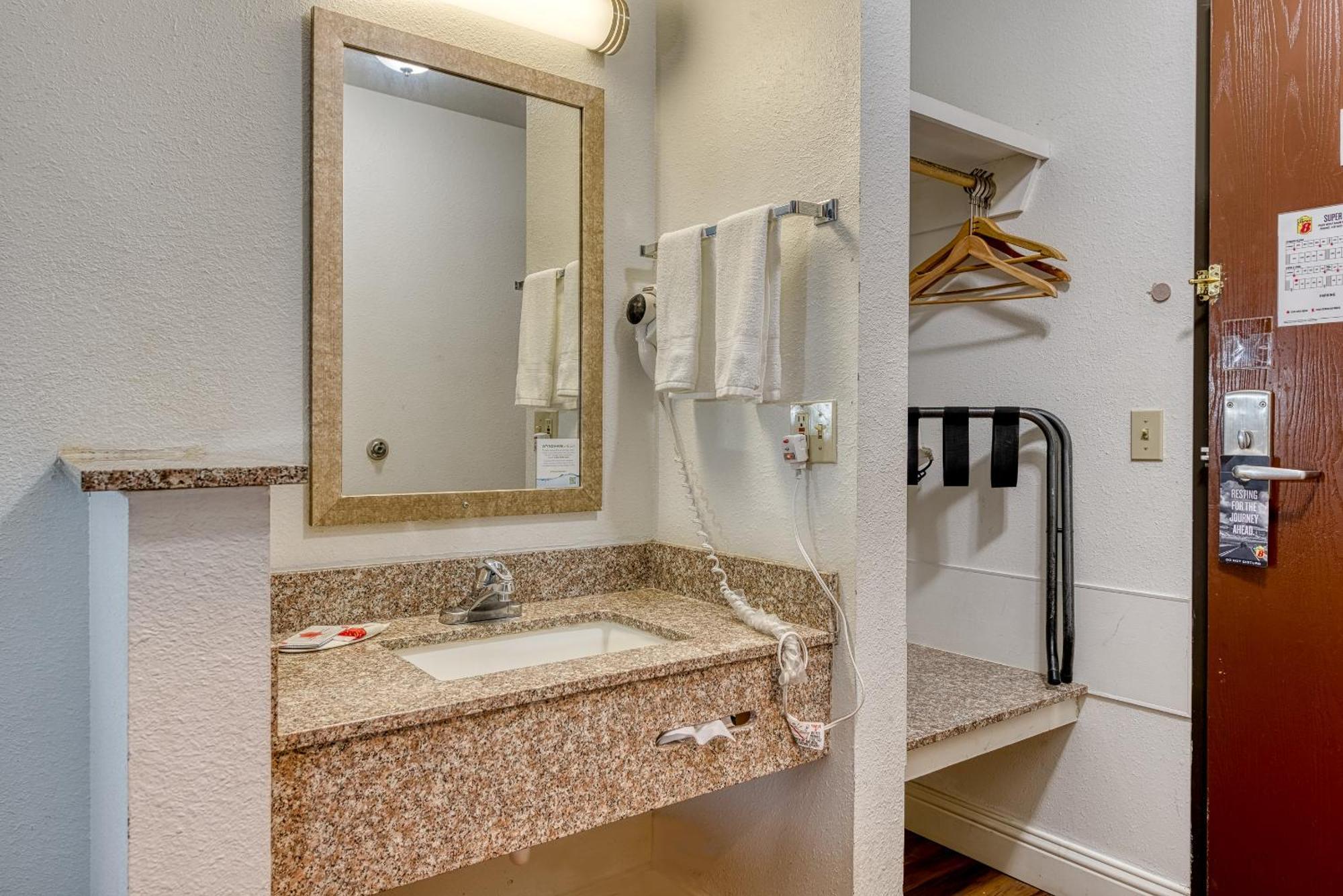 Super 8 By Wyndham Alamosa Motel Room photo